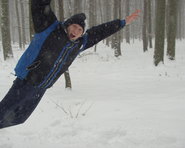 Ivan skáče do snehu 